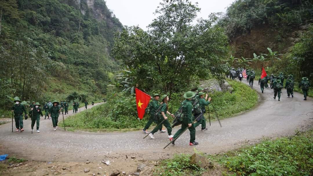 Tham gia trải nghiệm sản phẩm “Hành quân theo bước chân Anh”